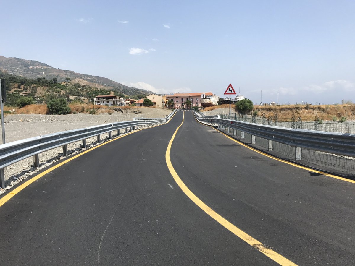 StradeAnas's tweet photo. #Sicilia: ultimata la realizzazione della passerella sul Torrente Fiumedinisi lungo la #SS114 “Orientale Sicula” https://t.co/SRhs0VIap2 https://t.co/uPHp0AROKX