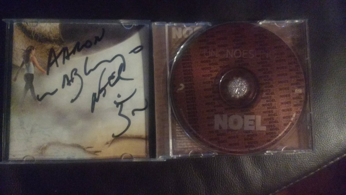 NoelSchajris's tweet photo. 🙏🏼👍🏻RT @aaronmartineztb Firmado por el maestro @NoelSchajris https://t.co/rGExo90aVw