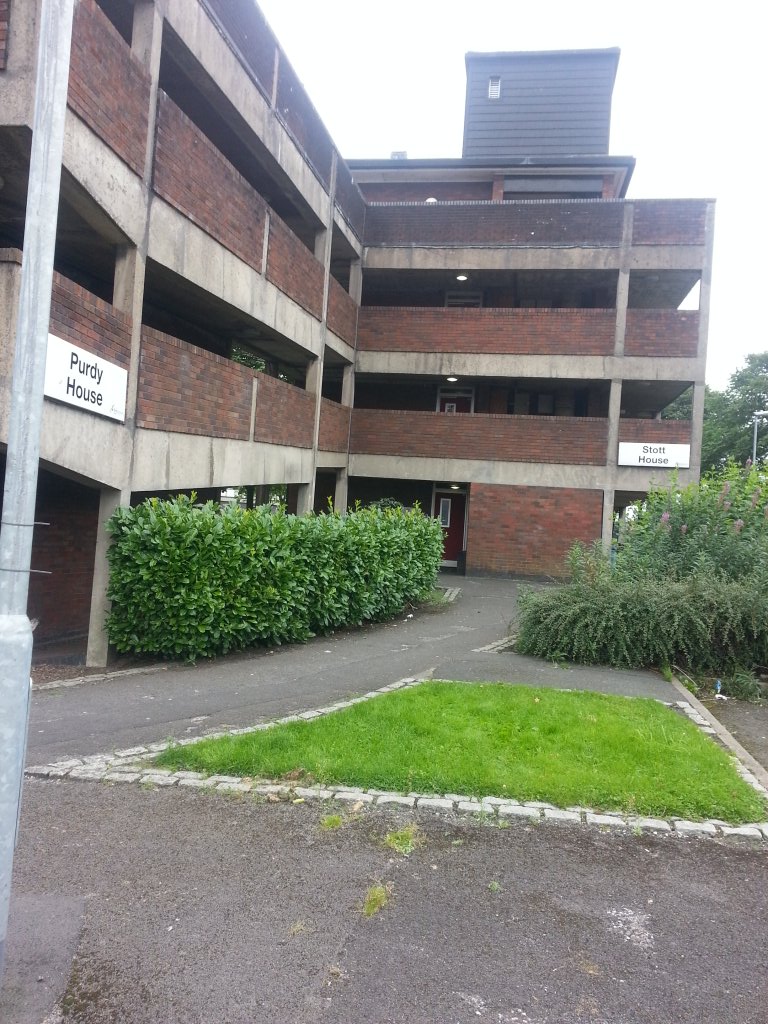 Feeling very Autumnal on Eldon St, waiting to show a customer their new home #loveautumn <a href="/FirstForFCHO/">First Choice Homes Oldham</a> <a href="/juliejfcho/">Julie Jones</a>