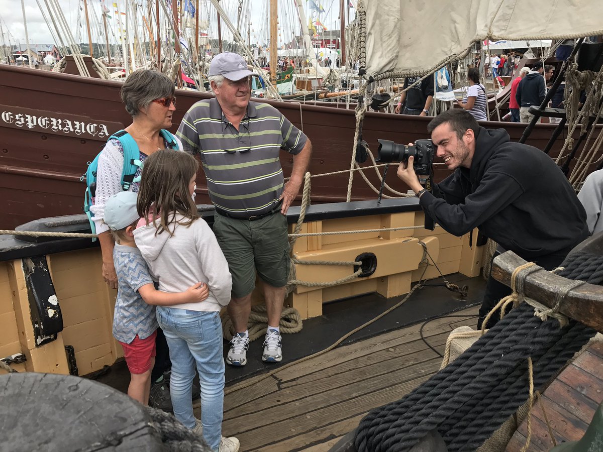jyhuchede's tweet photo. Au festival du chant de marin de #paimpol montez sur le Phœnix et repartez gratuitement avec votre photo avec #Orange @FestivalPaimpol https://t.co/BPFXB7Y0Pd