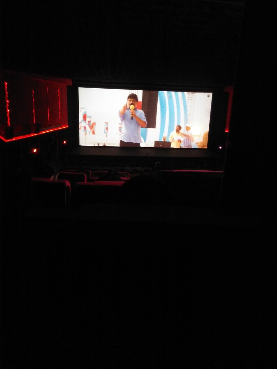 iamjavid111's tweet photo. Aaaaaaaat #Boyaaa Mass 😎😎 
Action anagane Theatre lo Reaction🙏🙏🙏🙏🙏 #JayaJanakiNaayaka https://t.co/ymQj0ozSB1