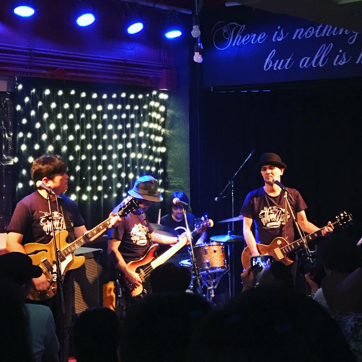 bar_Bassic's tweet photo. LIVE NOW!The THREEDAYS
#bassic #publicbar #8anniversary #TheTHREEDAYS #スリーデイズ #BAKI #穴井仁吉 #下本地崇 #平川雄一
#live #music #ライブ #福岡 #親不孝 #博多 https://t.co/2qxDDMpyqZ