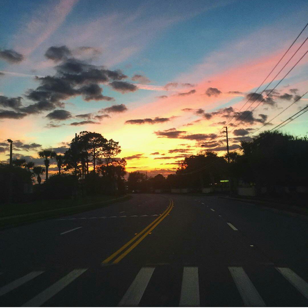 http_Arizona_'s tweet image. E como eu amo esse céu algodão doce de Orlando 😍