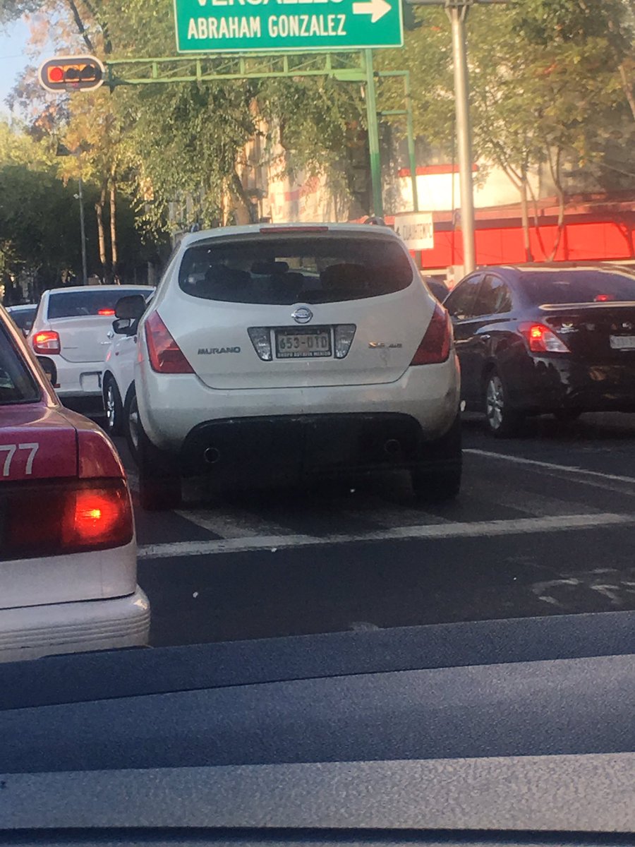 El enemigo del mexicano es el mismo mexicano! Tapando en pleno alto! Camioneta Murano placa 653UTD. <a href="/retioDF/">retioDF</a> <a href="/ApoyoVial/">AVIcars de Infotraffic</a> <a href="/SSP_CDMX/">@SSP_CDMX</a>