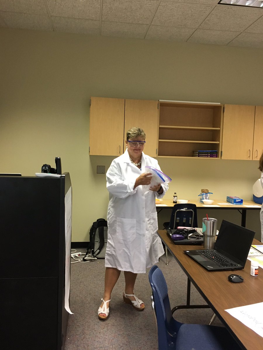loripeyton's tweet photo. New UCPS science teachers learn about inquiry #UCPSEP #TeamUCPS #BetheBest https://t.co/CeyIvn3yWX