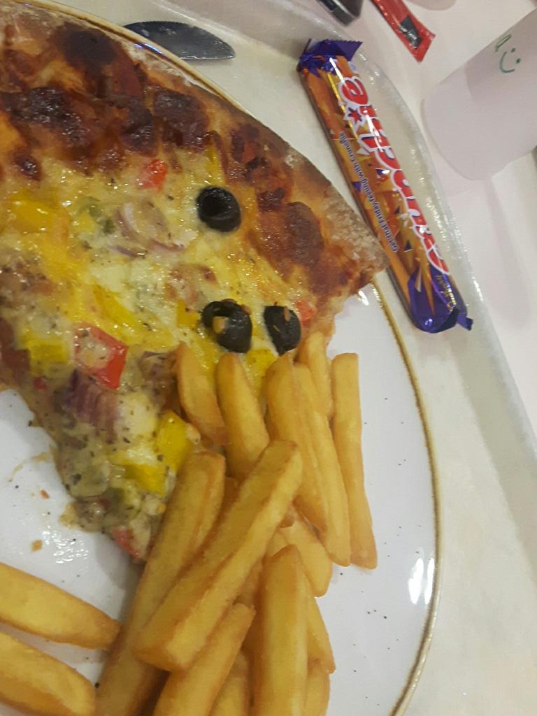 DianeCarrotRFE's tweet photo. Last meal 😭 #RFESS17 https://t.co/CoBvci7cMW