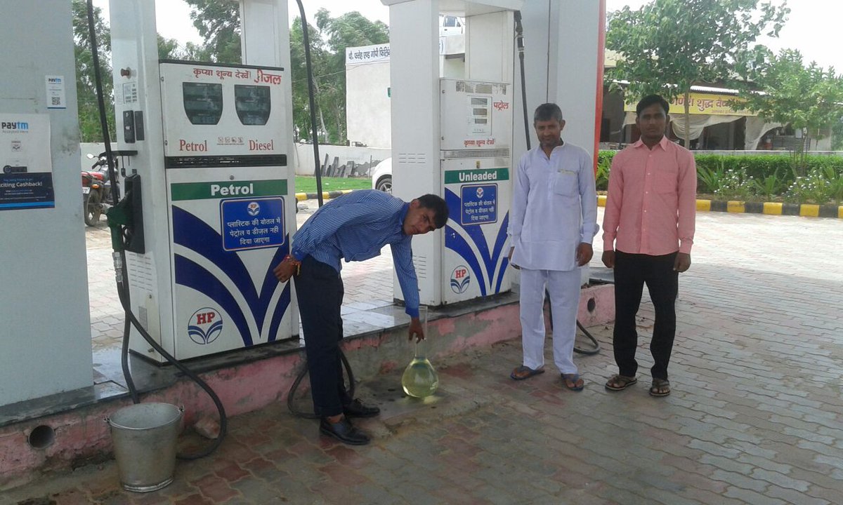 petro_planet's tweet photo. Q&amp;Q Campaign at Ch. F&amp;G FS, Nindana, Rohtak#GoodFuelPromise @HPCL @Rg03Goel @subodhbatra10 @ManishTandon21 #HP है जहाँ भरोसा है वहाँ https://t.co/9NLqtf686L