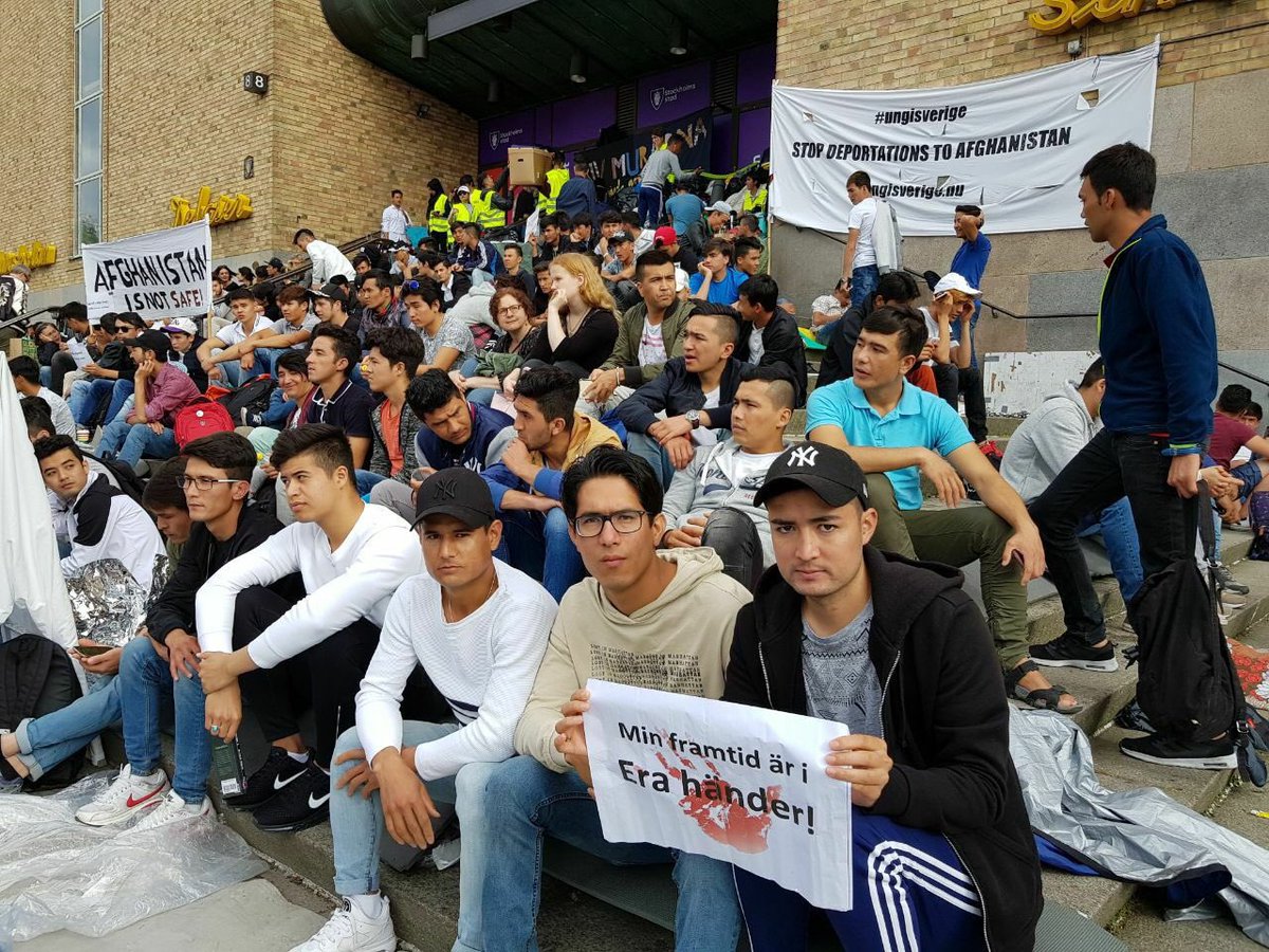 AshkanM99's tweet photo. Våra framtid är i era händer #låtdeungastana @Migrationsverk #afghanisnotsafe #MirzaolangMassacare https://t.co/iuTysh9g5h