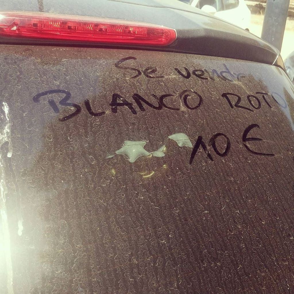 EstherGoroez's tweet photo. Tengo un hermano muy gracioso 😂 y que limpiar el coche también 😝😂 #coche #mimelli #limpieza #corona #letras #poesí… https://t.co/4davP2aa33 https://t.co/7uWkFDRd3y