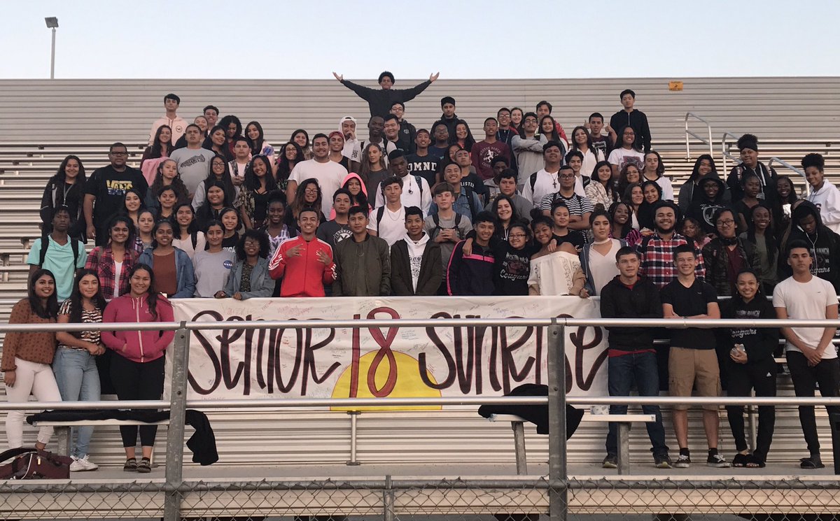 BairdFrancine's tweet photo. WRHS C/O 2018 Senior Sunrise!! 🐯🎓📚 #AlmostAdultingtime #CougarPride #WRHS2018 @WRHS_Cougars @WRHSLEADERSHIP https://t.co/uoUrLicEpF