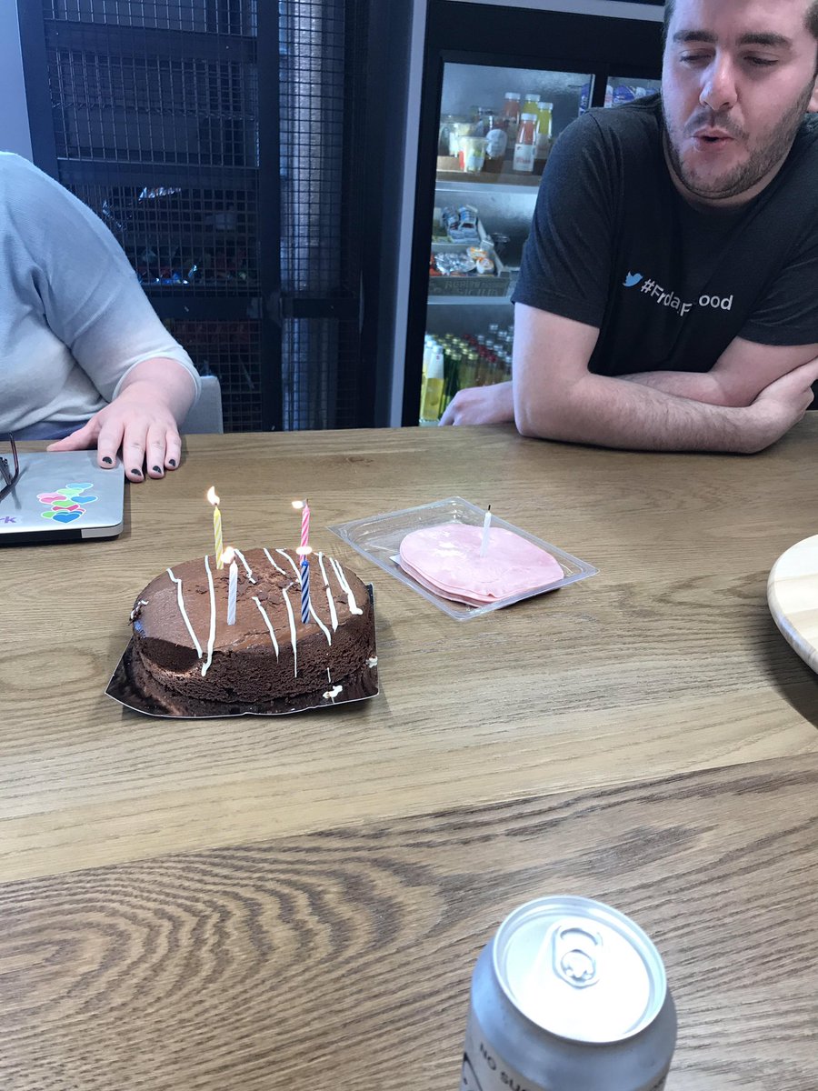 vainpresumption's tweet photo. Happy 4 year #Twitterversary @Yoghan, I'll try to remember you kicked carbs for your 5 year.
#HamCake #WorstManagerEver https://t.co/QMO81r0jMi