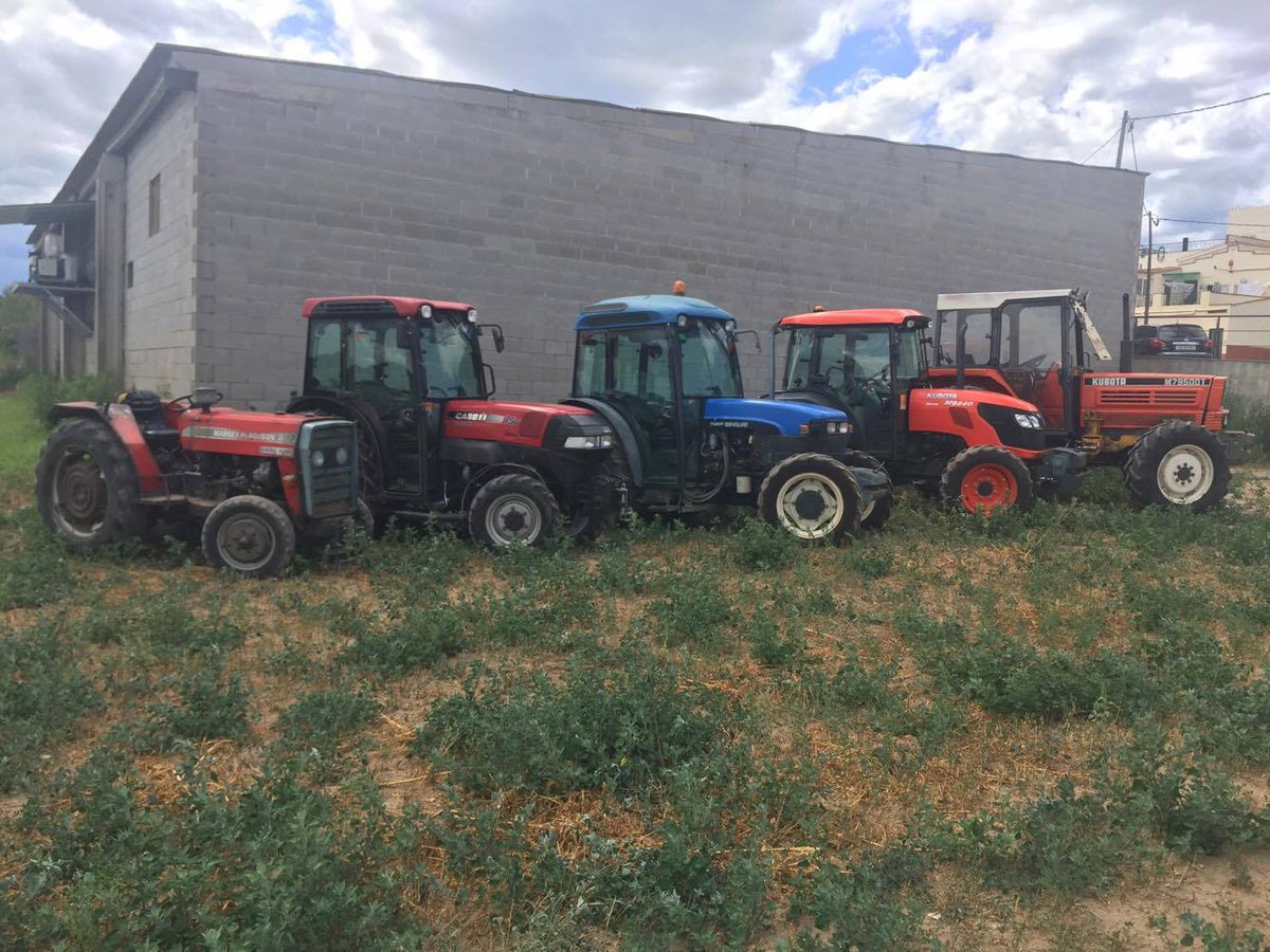¡#Tractores de la bodega Celler Pujol Cargol  listos para la #vendimia! #Tractors del Celler Pujol Cargol a punt per la #verema!