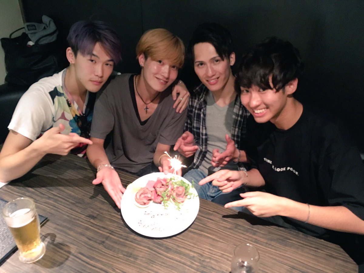 大好きなメンバーで夜ご飯✨

モデルを始めて出会って、いつも最高に刺激をくれるライバルであり仲間です🔥

楽しすぎた、みんなに負けんようにこれからも頑張ろう💪🏻

#ひびき #肉ケーキ #心斎橋