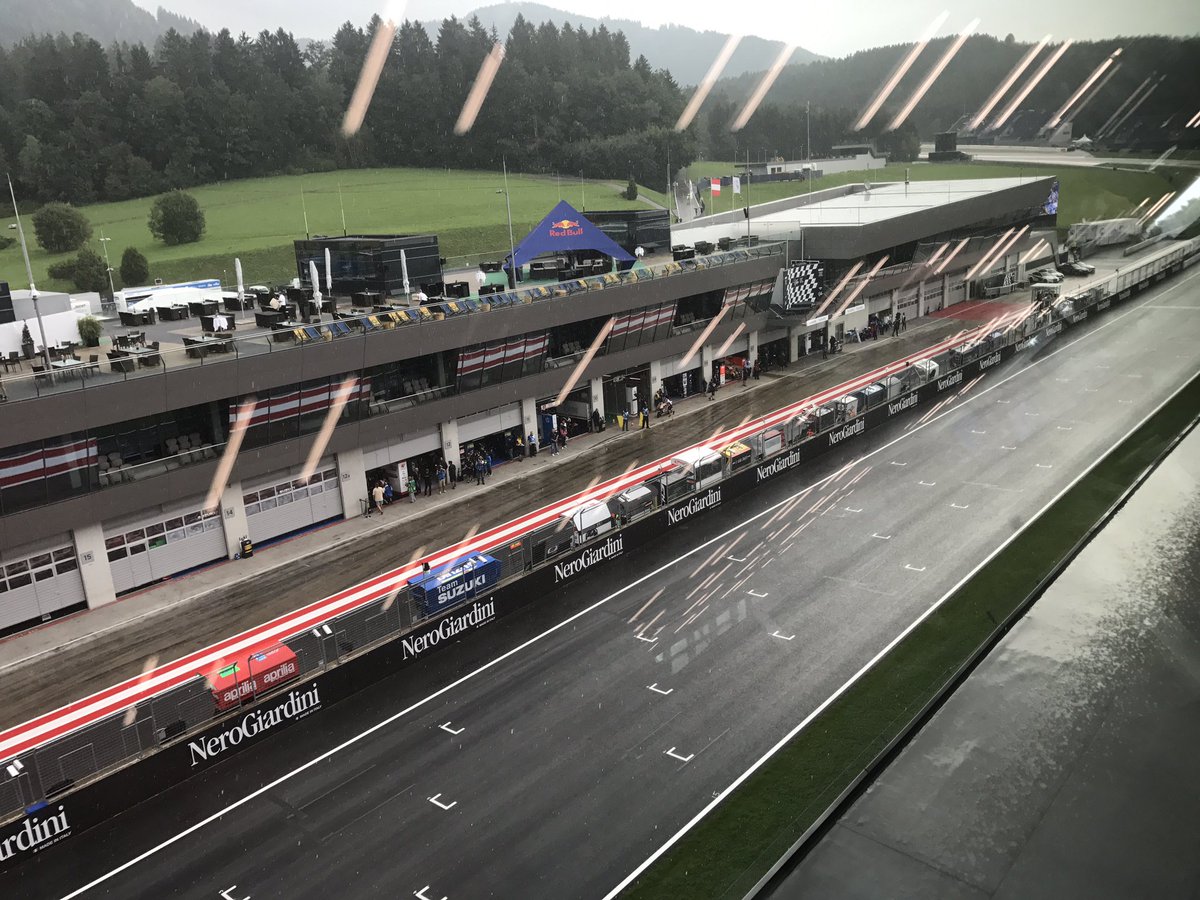 GresiniRacing's tweet photo. Rain finally arrived. Moto2 session is on with @Jorge_Navarro9 in 🅿️1️⃣1️⃣ https://t.co/3ugweiWHk8