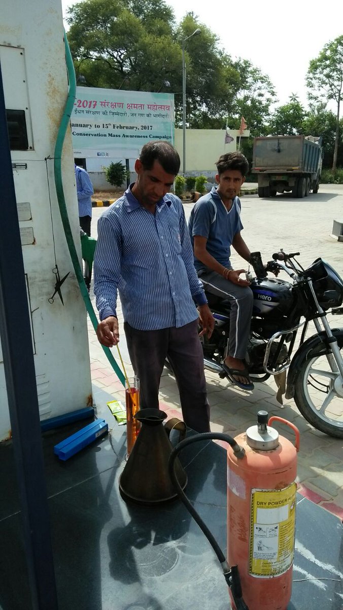 petro_planet's tweet photo. Q&amp;Q Campaign at Pratap FS, Khor, M’garh#GoodFuelPromise @HPCL @Rg03Goel @subodhbatra10 @ManishTandon21 #HP है जहाँ भरोसा है वहाँ https://t.co/ZJboNp7lpg