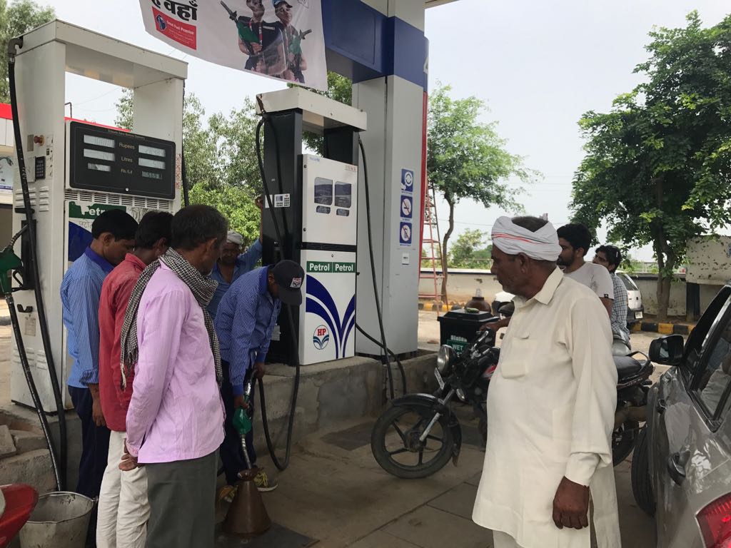 petro_planet's tweet photo. Q&amp;Q Campaign at Ganesh FS Jagsi, Sonepat#GoodFuelPromise @HPCL @Rg03Goel @subodhbatra10 @ManishTandon21 #HP है जहाँ भरोसा है वहाँ https://t.co/JYIqWafSsj
