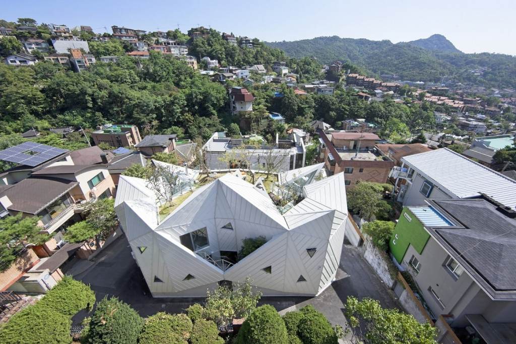 Designalmic's tweet image. HWA HUN (Blooming House) / IROJE KHM Architects designalmic.com/hwa-hun-bloomi…