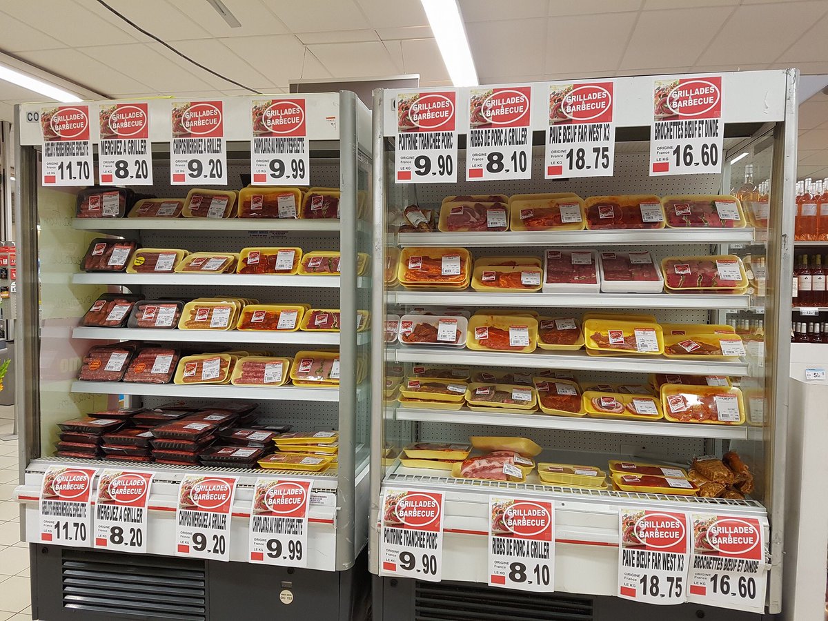 CMLesRousses's tweet photo. Opération spéciale boucherie ! @GroupeProvencia 
#Provencia #Procared  #Carrefour #CarrefourMarket   #LesRousses #Barbecue https://t.co/W3nKBh92Qt