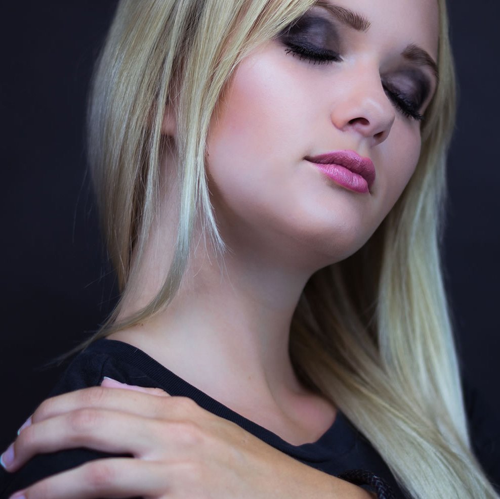 COSLINE's tweet image. Must-Have für #SmokeyEyes: #Kajal Nr. 01 Black! So bist du immer perfekt geschminkt!
cosline.de