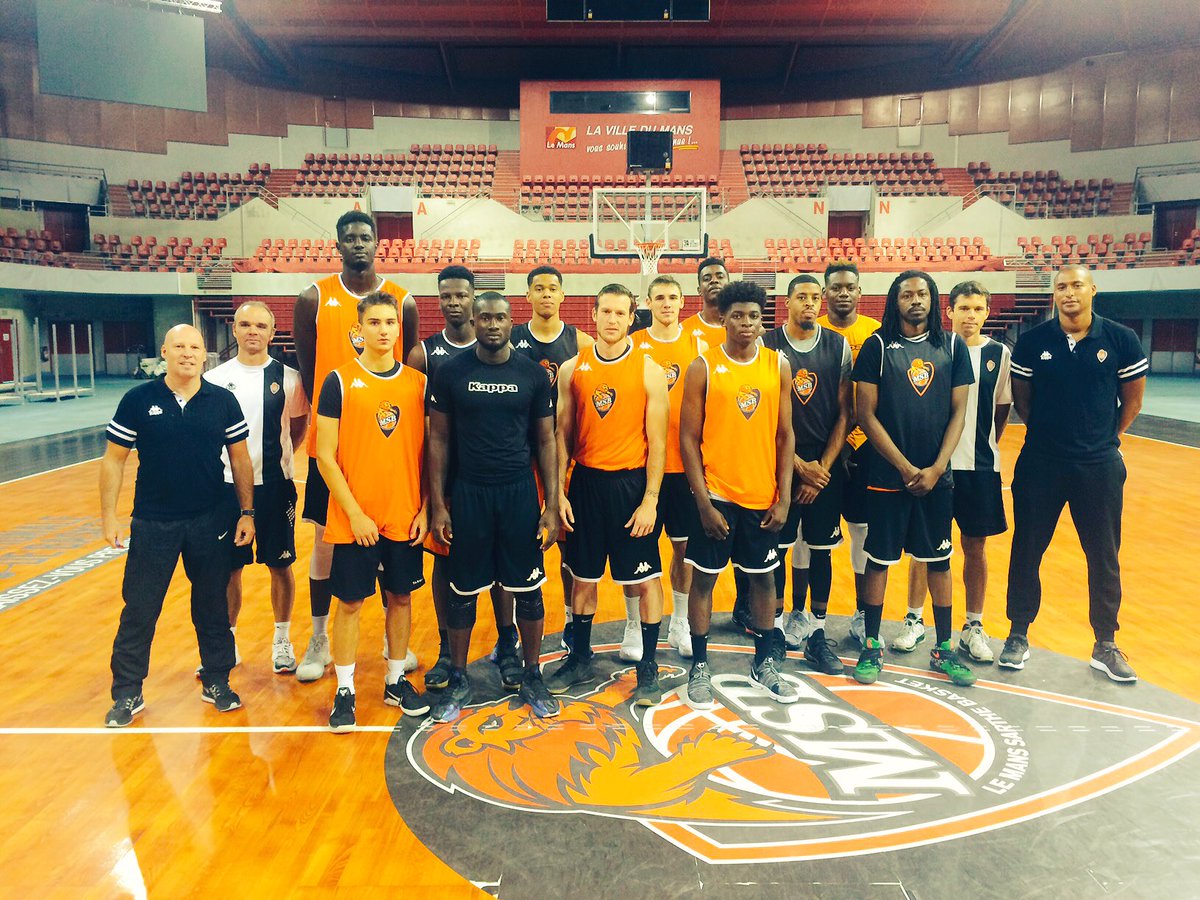 MSB_Officiel's tweet photo. 🏀Saison 2017-18 : c’est parti !
2 séances de reprise ce jour avant d’attaquer la semaine prochaine le travail collectif.
#Motivation
#GoMSB https://t.co/OHgU5Bkcb5