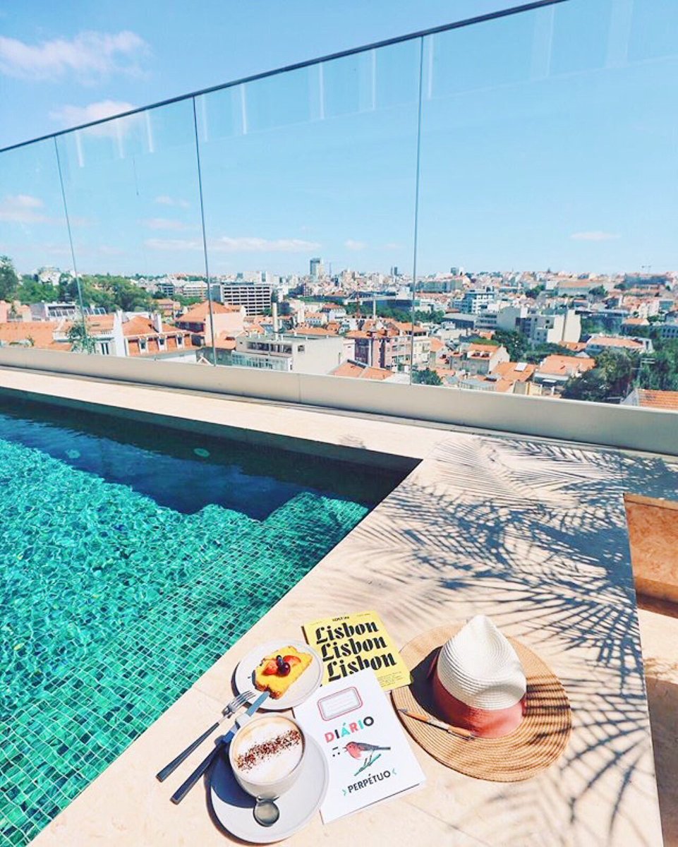 Good morning, it's time to go outside and explore! But first... coffee! ☕️☀️ Picture by Sezgi Olgaç at #memmoprincipereal #memmohotels