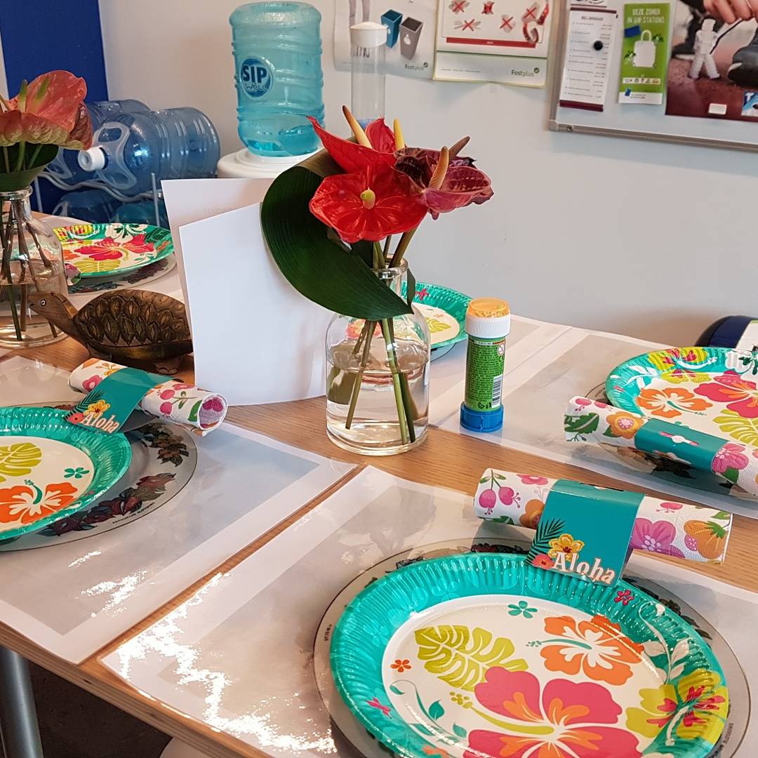 isa_roelandts's tweet photo. Working at @TienseSuiker is also organising theme parties with the colleagues! #hawaiianparty #bestcolleagues #lookingdelicious https://t.co/pSgj0ftFpG