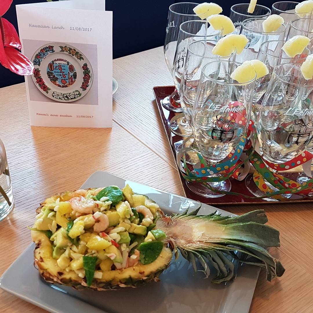 isa_roelandts's tweet photo. Working at @TienseSuiker is also organising theme parties with the colleagues! #hawaiianparty #bestcolleagues #lookingdelicious https://t.co/pSgj0ftFpG