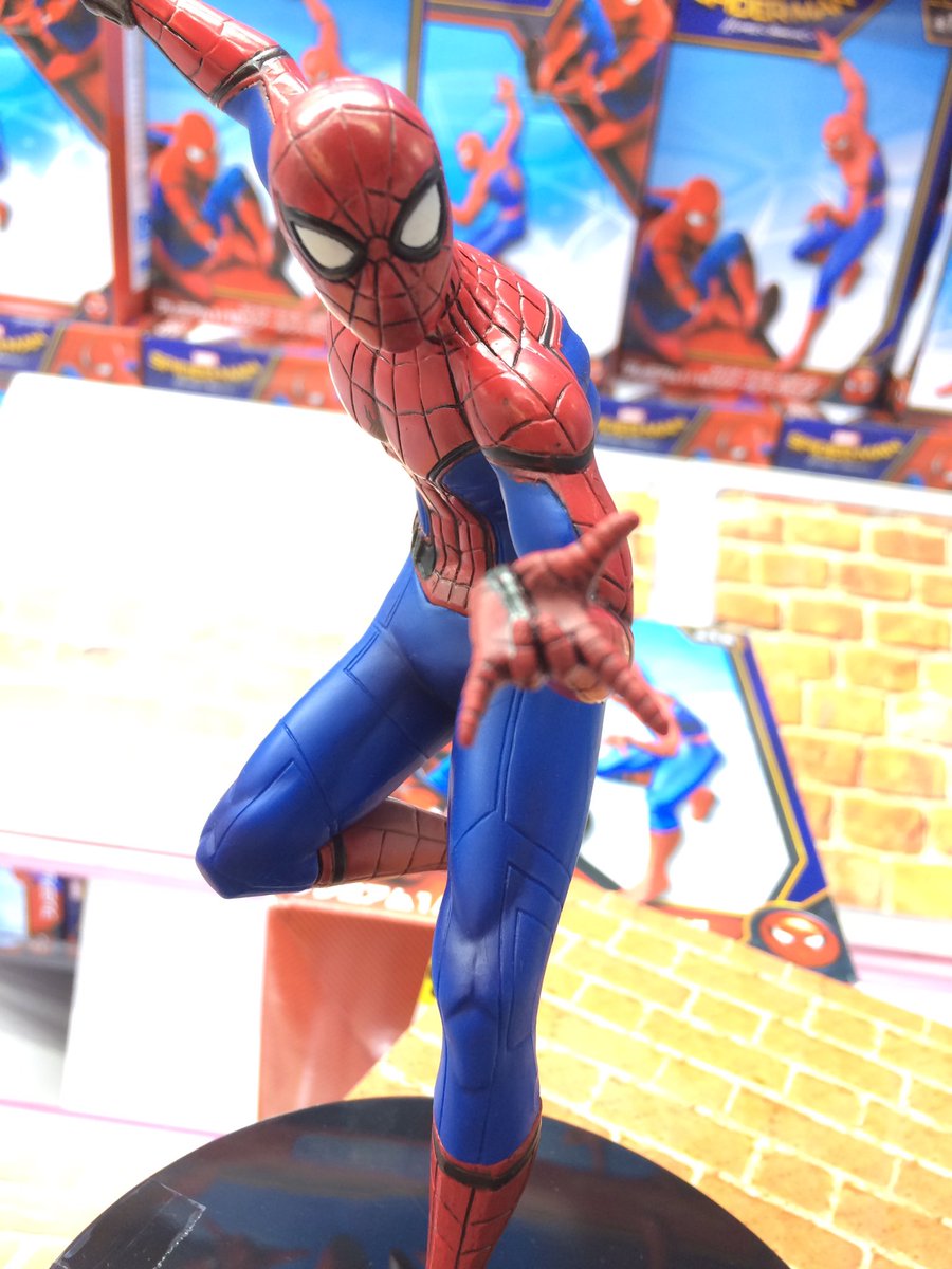 開放倉庫 米原店アミューズコーナー スパイダーマン ホームカミング プレミアム1 10スケールフィギュア入荷してます お馴染みのポーズをしたカッコイイスパイダーマンのフィギュアです スパイダーマン好きな方は是非ゲットしてくださいね