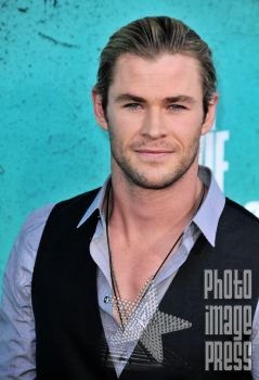 Happy Birthday to Chris Hemsworth!!! Here is Chris back in 2012 at the MTV Movie Awards.    