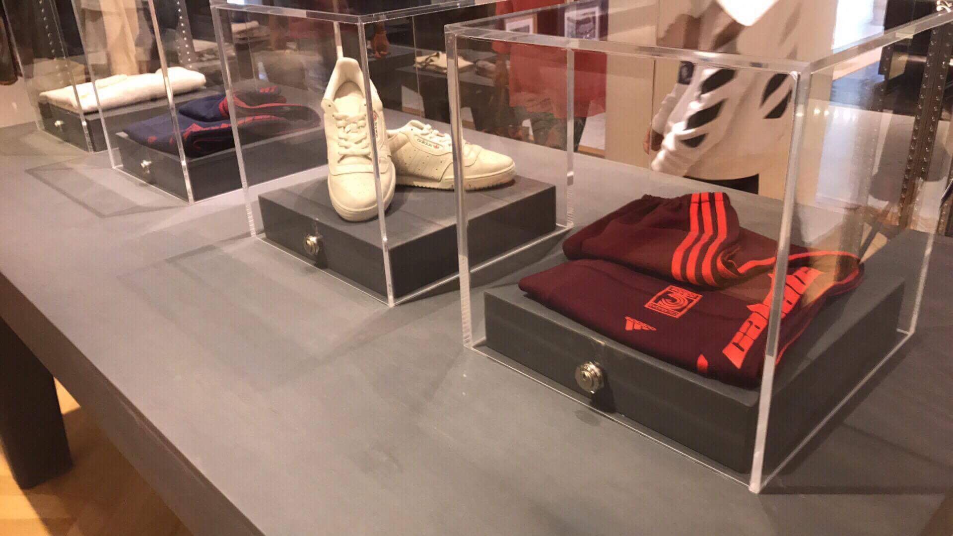 YEEZY MAFIA on "Selfridges London is getting the YEEZY POWERPHASE in store(100 pairs this week) be quick #MafiaSZN https://t.co/xbqppTE4H2" / Twitter