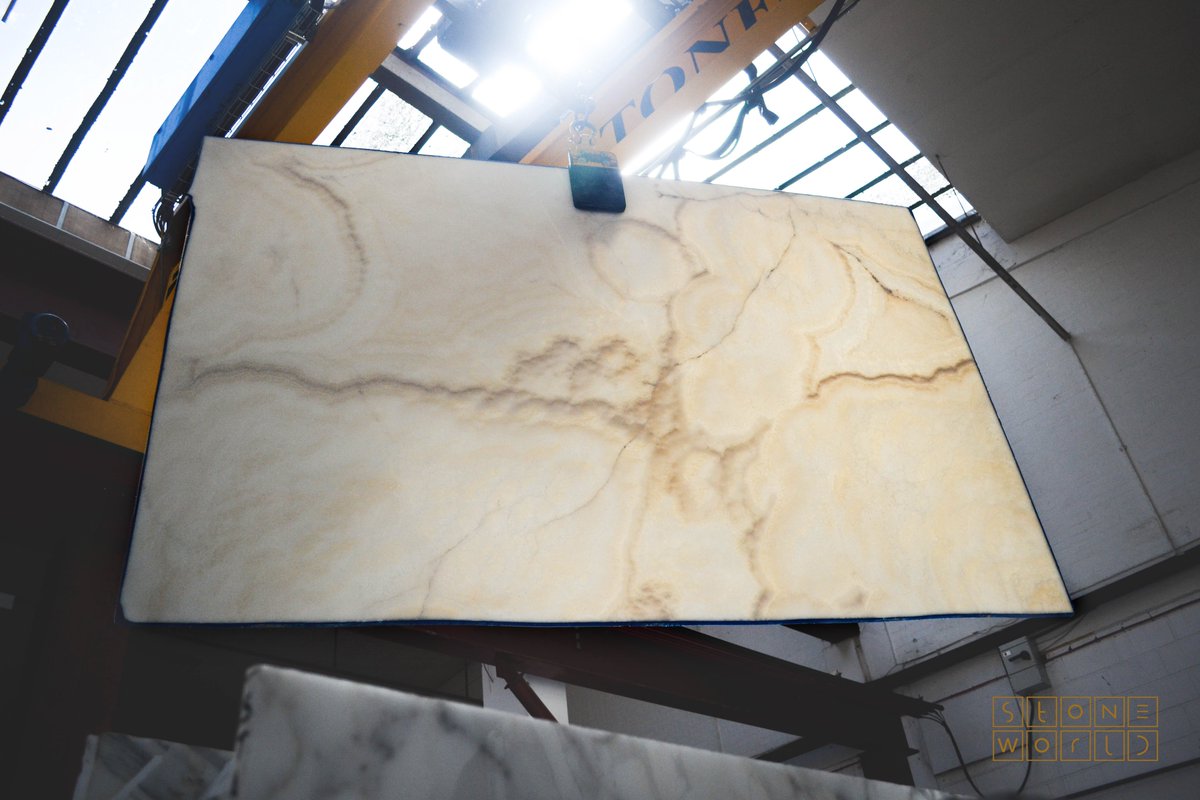 STONEWORLDuk's tweet photo. A new bundle of Avoria Onyx, just in. Looks fabulous whether backlit or not!  #onyx #avoria #backlit https://t.co/MytzWm6ppv