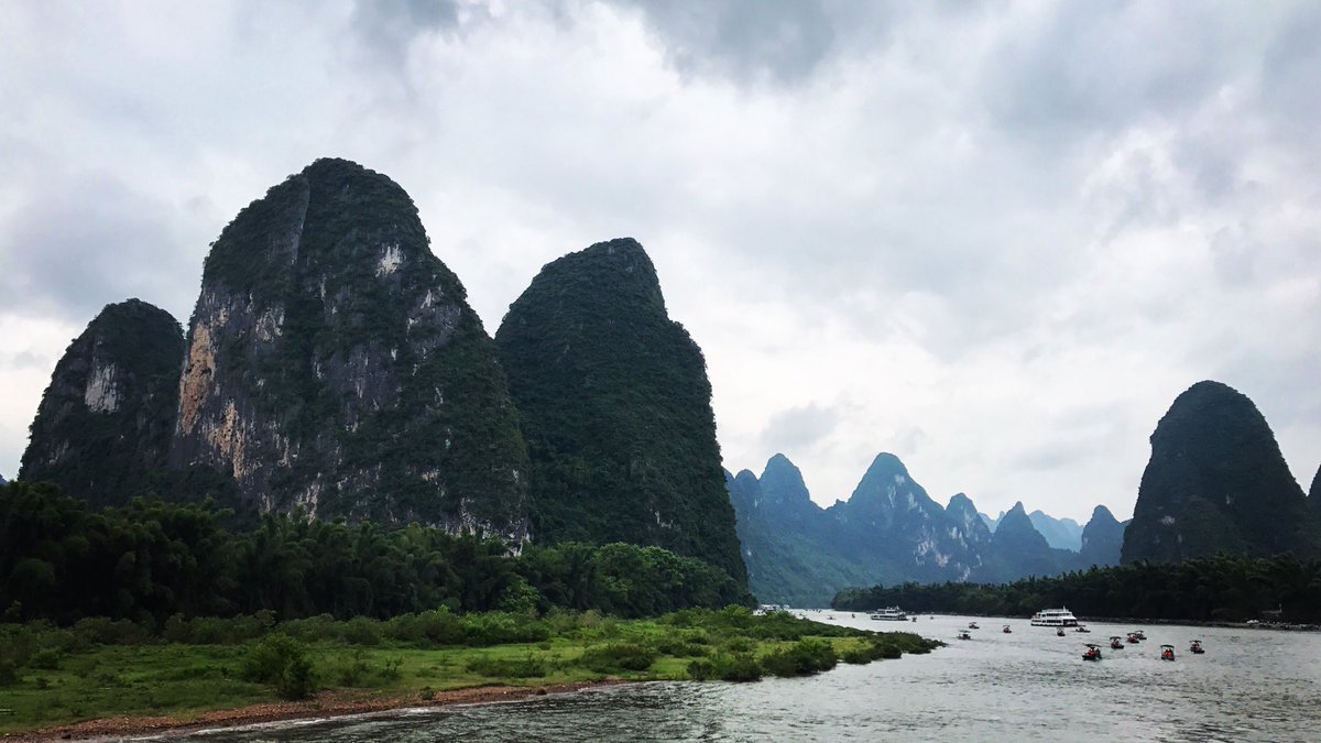 vertrip's tweet photo. #Guilin 's mountain and waterscapes provide a perfect image of Chinese nature.#kayaking #China #OutdoorHour https://t.co/sjfCOKBfIo