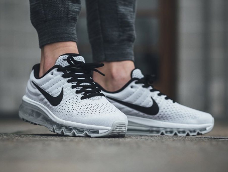 CentralKick's tweet photo. White and black Nike #AirMax2017. Fresh 🍹 https://t.co/LAknwgTUCp