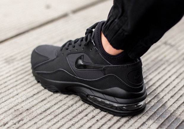 CentralKick's tweet photo. Triple Black Nike #AirMax93. https://t.co/EcHP1RStuN