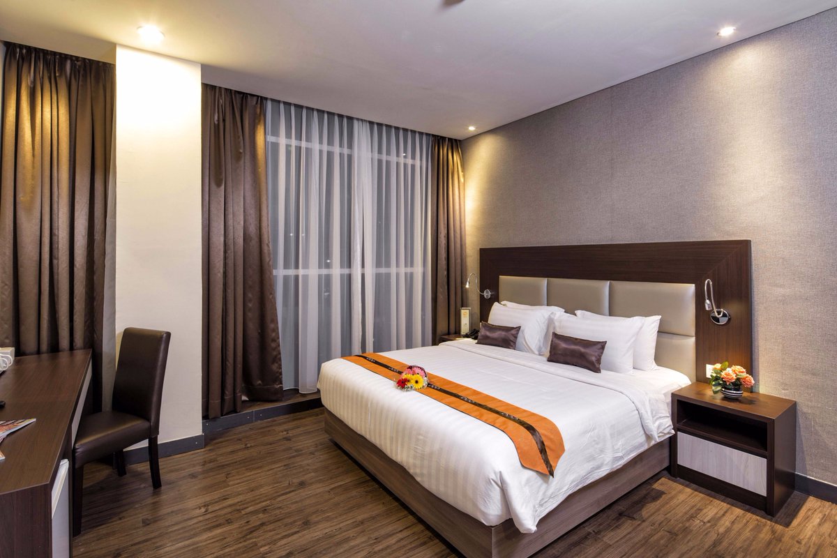 OriaHotelJkt's tweet photo. Check our #merdekapackage now in celebrating the Indonesia Independence Day. Grab it fast! https://t.co/pp7DxIXpGT https://t.co/y6yMZRslVf