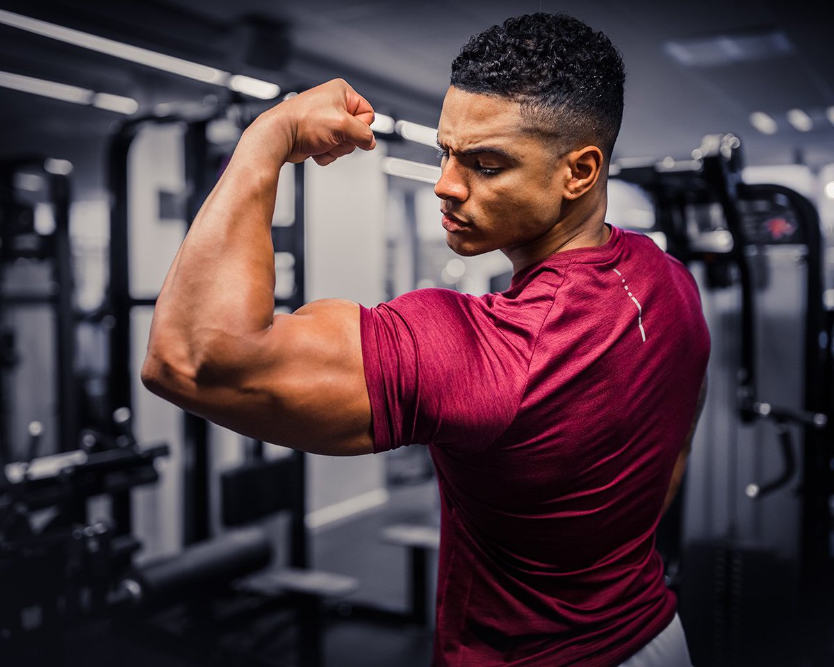 On Fridays, we flex 💪

Fridays are for flexing and <a href="/EltonPintoMota/">Elton Pinto Mota</a>  knows it! Who's training arms today?

#FlexFriday