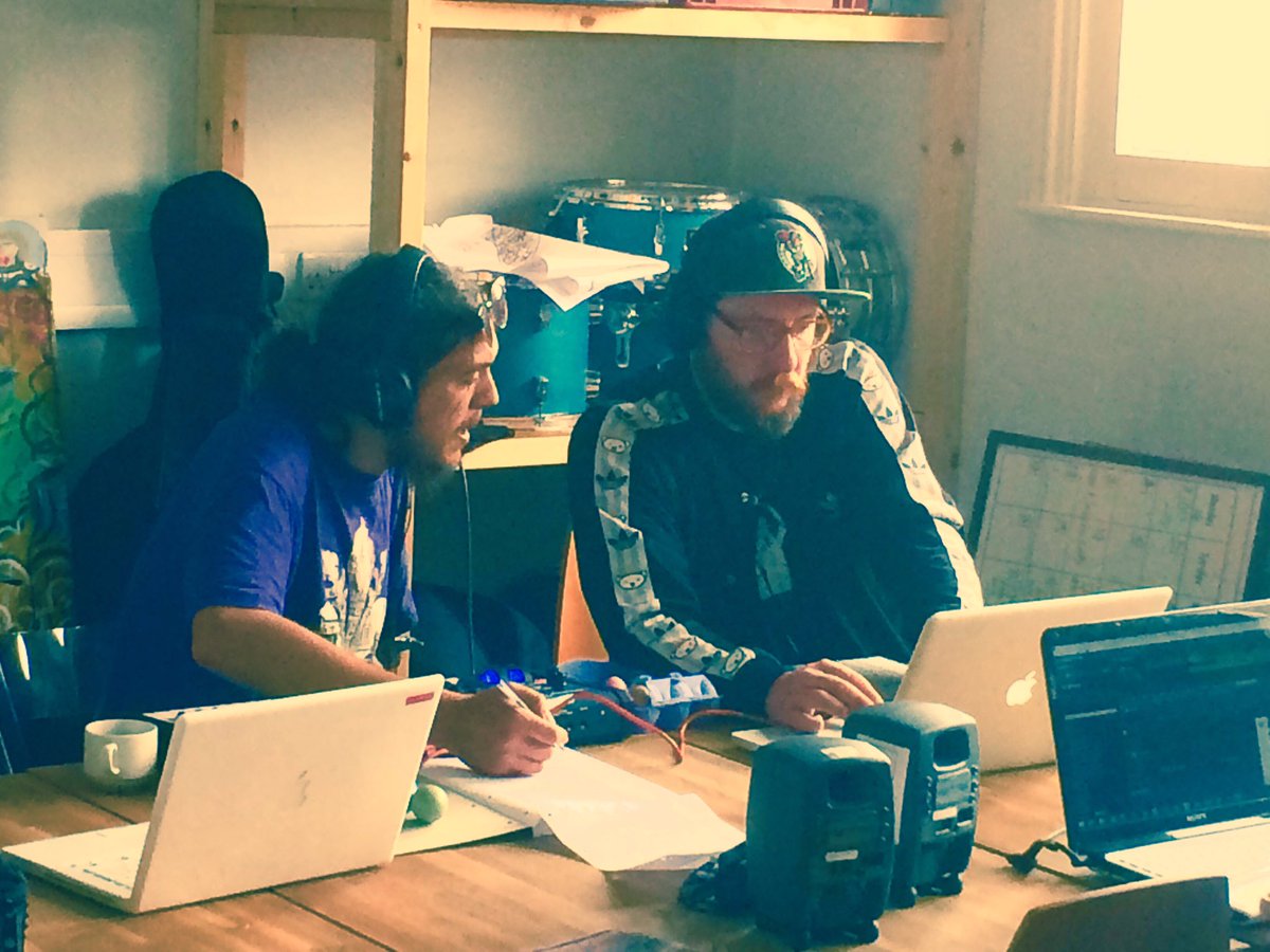 BrighterSound's tweet photo. Learning the tricks of the trade #ILiveHipHop #ILHH https://t.co/msj6NWBolN
