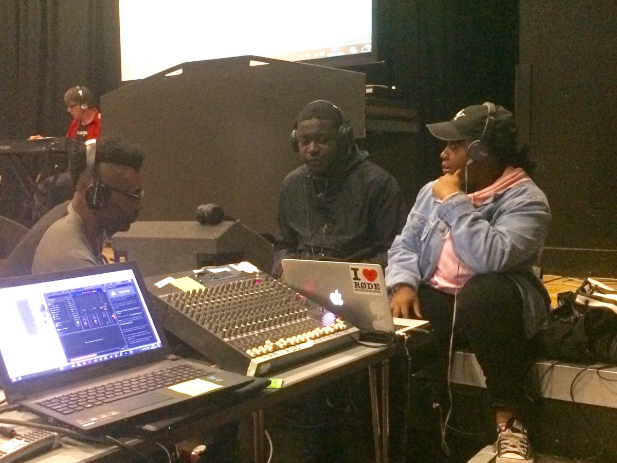 BrighterSound's tweet photo. Learning the tricks of the trade #ILiveHipHop #ILHH https://t.co/msj6NWBolN
