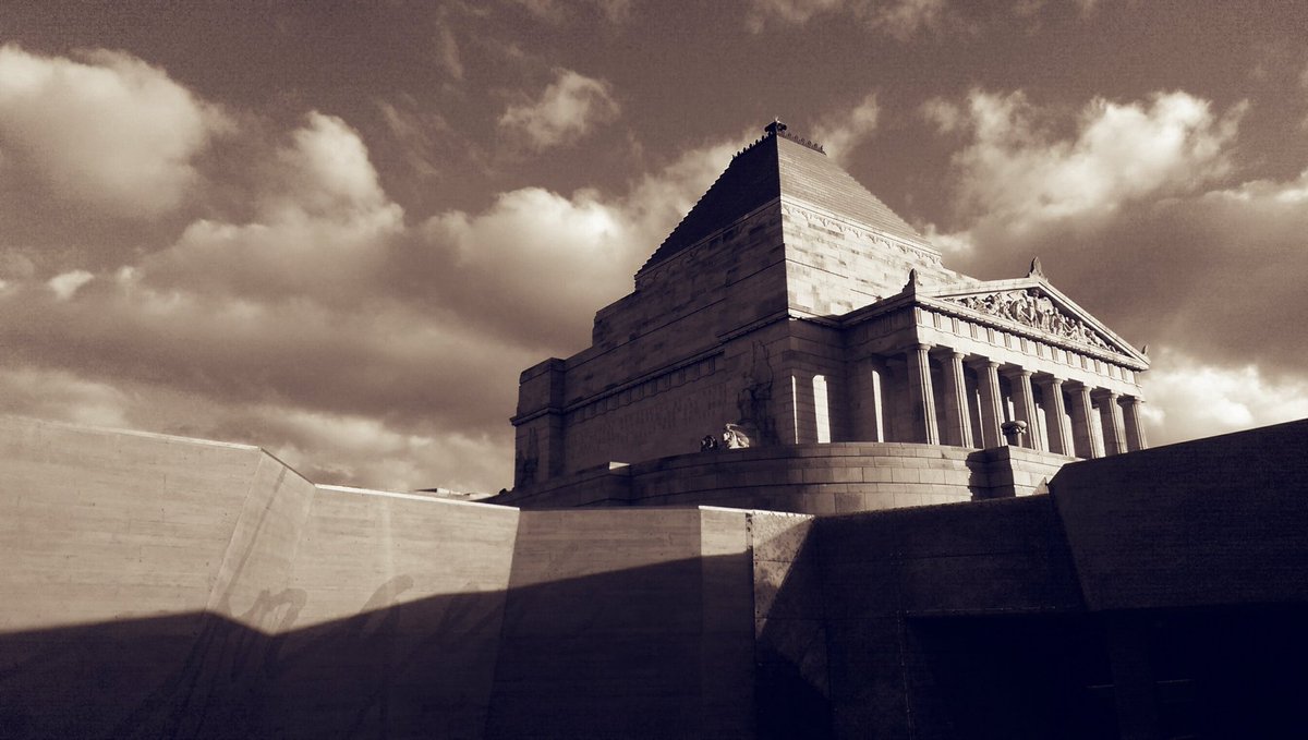 TimelineWW1's tweet photo. Shrine of Remembrance, Melbourne. Remembering the Australian forces who served during #passchendaele100 https://t.co/vhLcEldy63