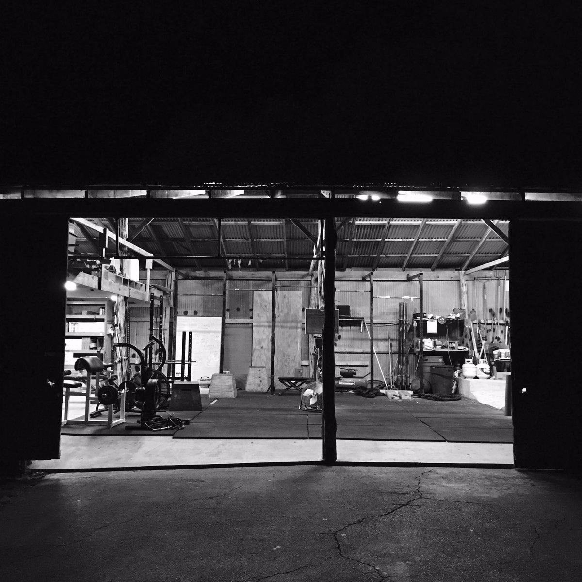 Jocko Willink on X Aftermath. Texas Garage Gym Massacre. Old school circuit with the crew from M S Engineering. https t ZdhZJhekng X