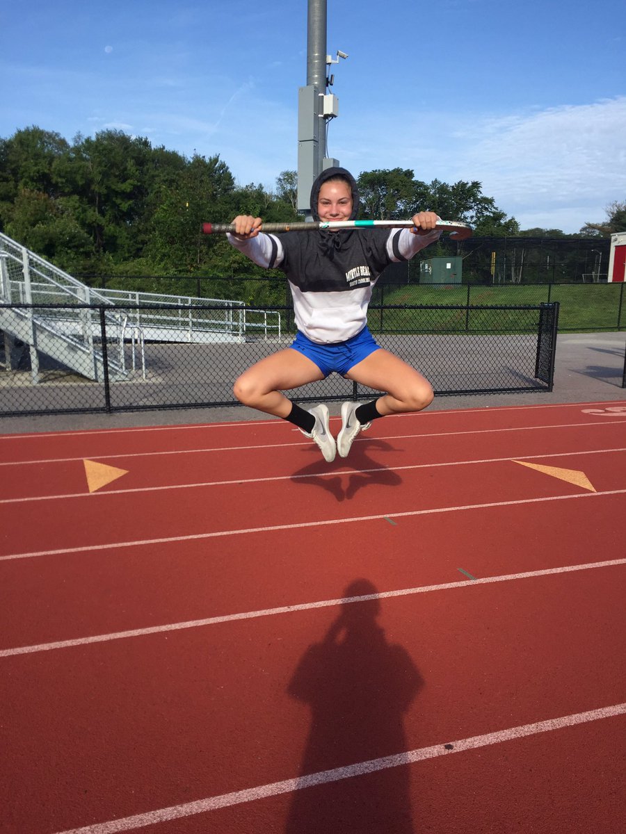 MHSFHockey2017's tweet photo. Happy birthday to rising sophomore Leah Casman!!! #fhockon @leahcasman https://t.co/ZUghalvEAq