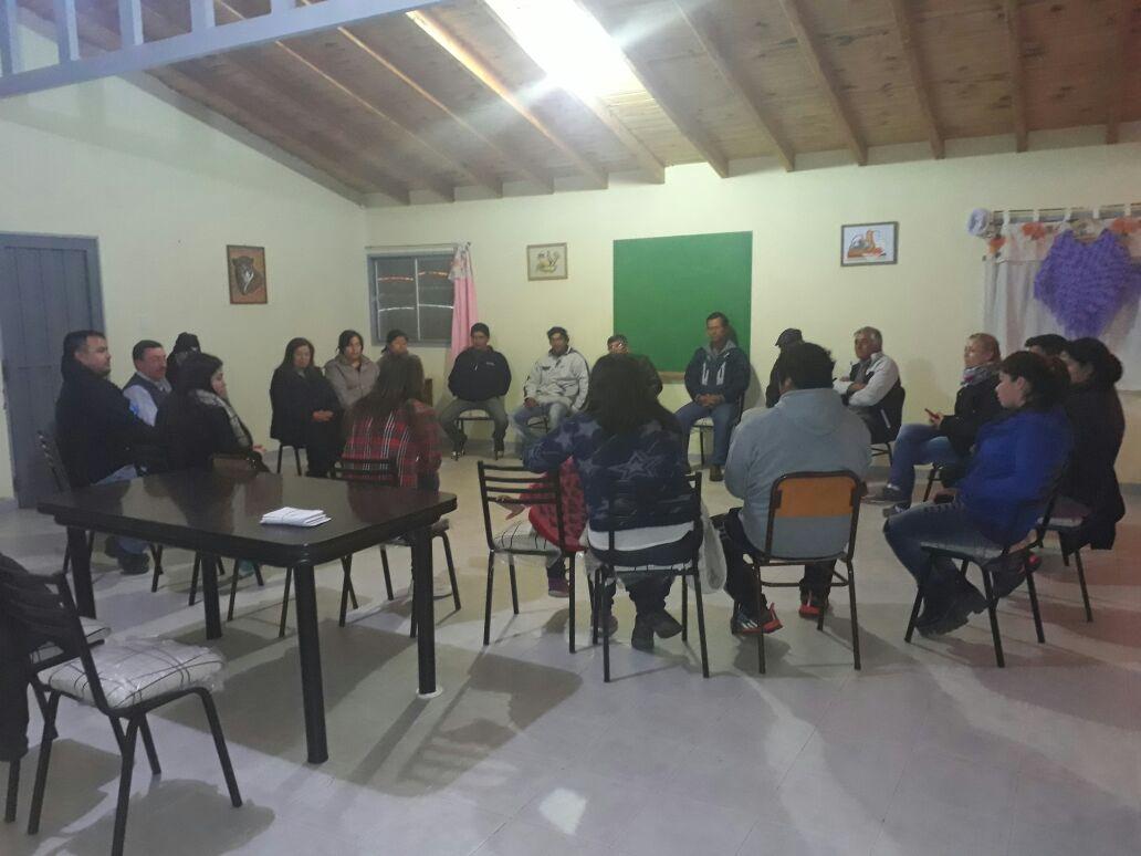 PMaipucino's tweet photo. Anoche en nuestro cierre de campaña escuchando vecinos de Isla Chica. @Verinan @MammoliSol
#304C
@somosmzamaipu https://t.co/hHijBlqbak