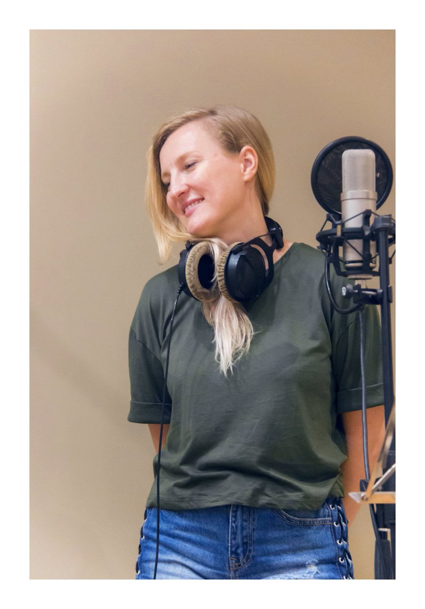 thebrokenrulers's tweet photo. Time to introduce @vikaprayster, she's the voice and one of the writers of the music, an extremely talented musician! credit @Chilitemple https://t.co/Nu2vCNtwdG