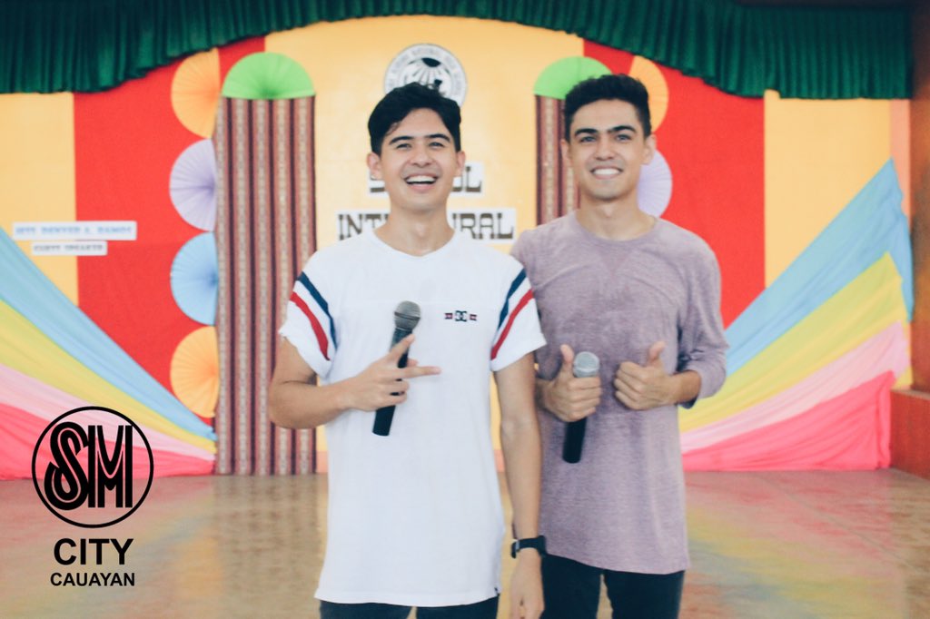 PerkinsTwins's tweet photo. Had fun visiting your schools in Isabela! Anong school mo? 😃 #PerkinspiredTour

Show: SM Cauayan (Saturday August 12, 4PM) https://t.co/z2hyWmdmEs
