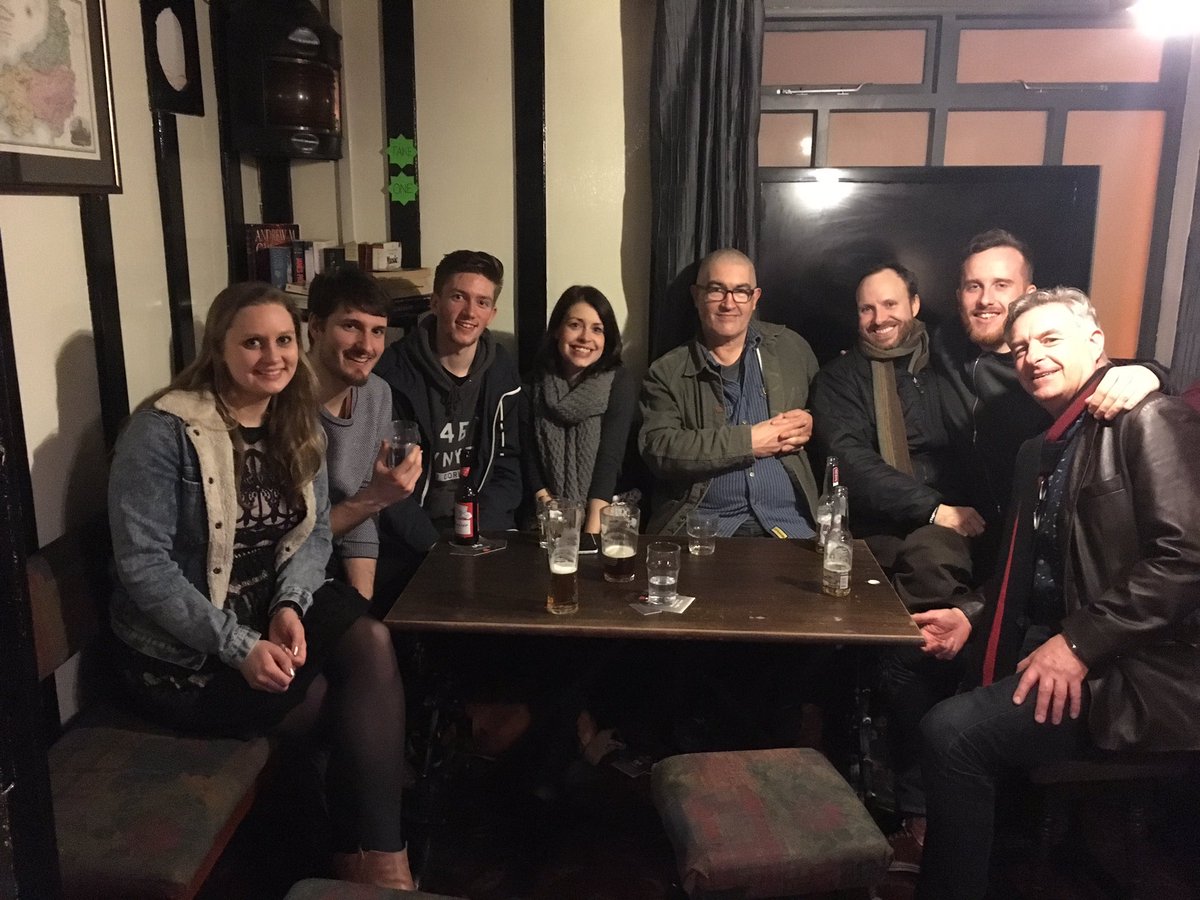 Penblwydd hapus masif i @theatrbaracaws! Wedi mwynhau pob eiliad gyda chi dros y flwyddyn diwethaf! (Mae angen tynnu llun cast a chriw DBY!)