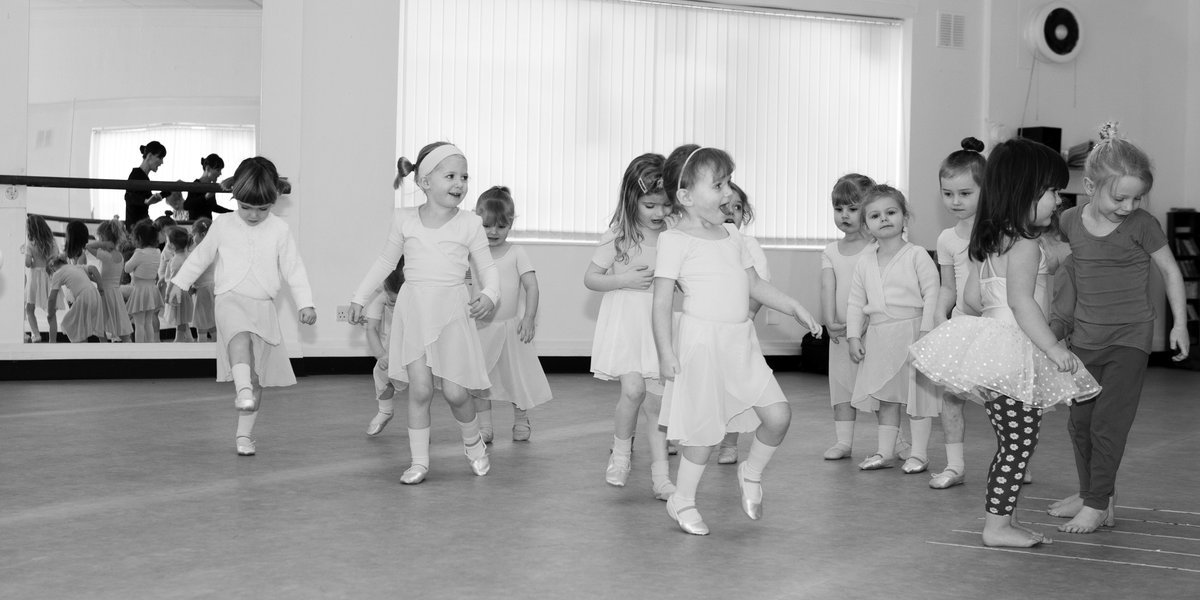 PVealeDance's tweet photo. Dance classes in RAD ballet, modern/jazz, tap and contemporary for little tot's - children - students - adults. https://t.co/7zhEjQxIDG https://t.co/tPWpNyGpIq
