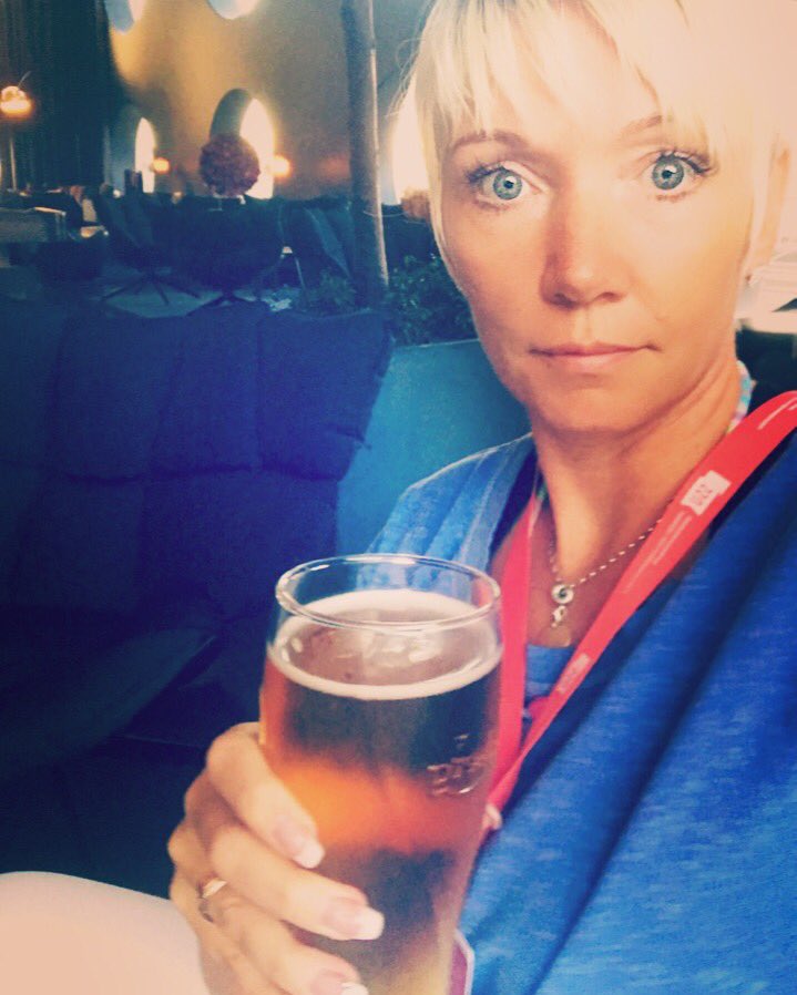 UlricaMalmberg's tweet photo. Tillbaka för att göra mig redo inför kvällen efter en härlig dag som bestått av fikastunder med härligt folk🍀😍
#livetpåenpinne #fika #barava https://t.co/n05gstuui5