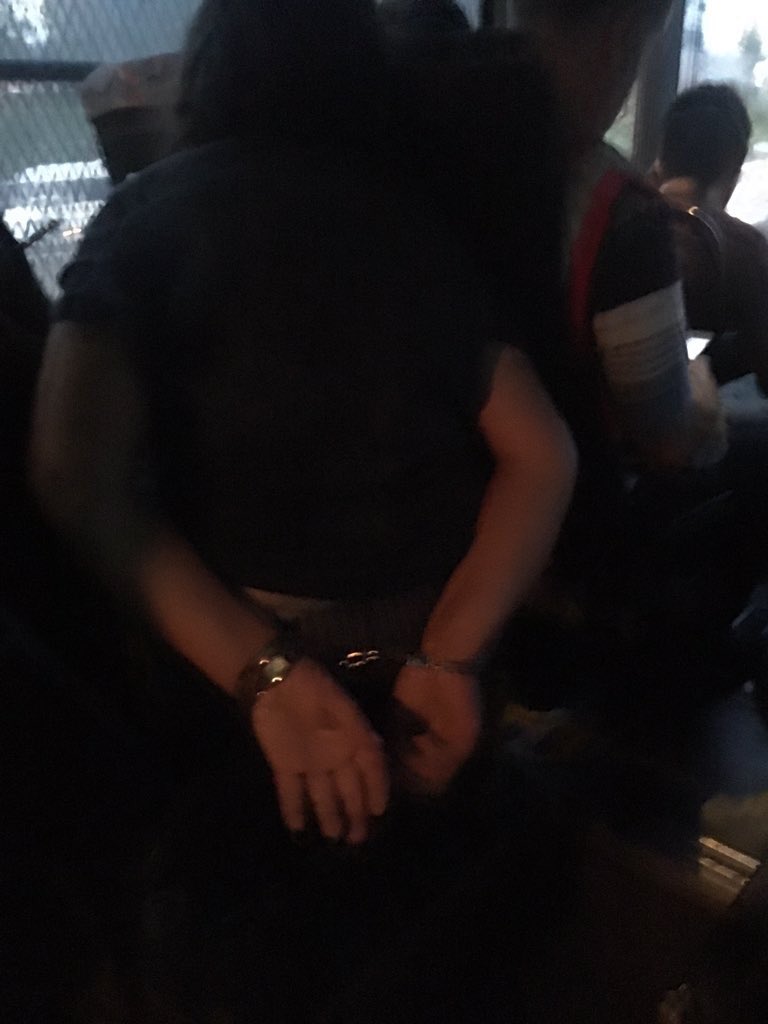 Annem hep "Berkin'in alamadığı ekmeği Nuriye ve Semih yemiyor" der. 
Şimdi annem ve kız kardeşim gözaltında.