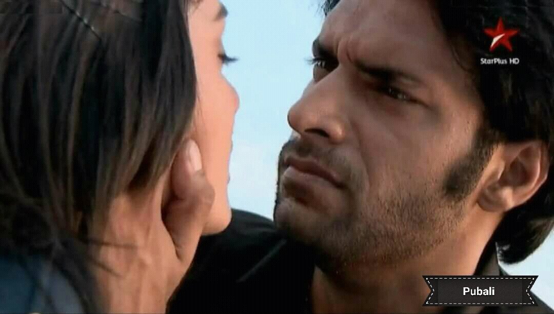 akta_pori's tweet photo. #PainOfLove...💘💘
#Ariya...😢😢💔💔
@ShaleenMalhotra @SANAKHAN_93 ❤ ❤❤
#5YearsOfArjun https://t.co/xhXVKBQE9U