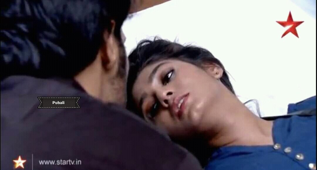 akta_pori's tweet photo. #PainOfLove...💘💘
#Ariya...😢😢💔💔
@ShaleenMalhotra @SANAKHAN_93 ❤ ❤❤
#5YearsOfArjun https://t.co/xhXVKBQE9U